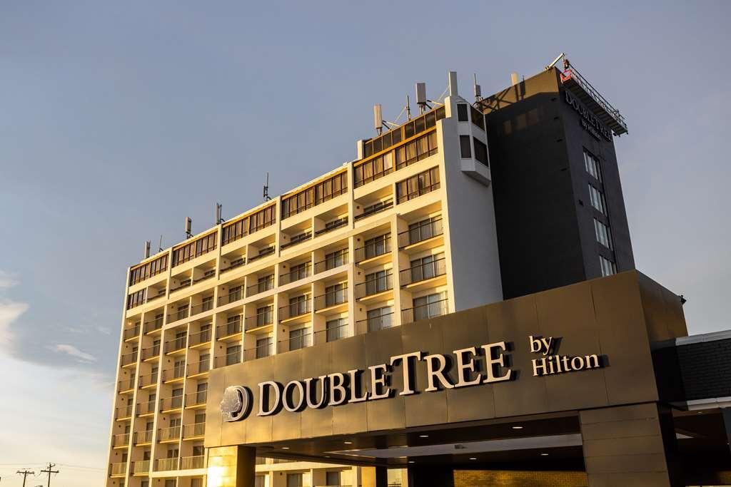 Doubletree By Hilton Calgary North Hotel Buitenkant foto
