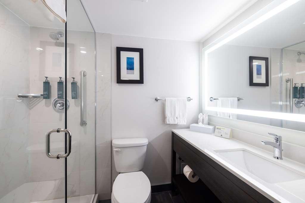 Doubletree By Hilton Calgary North Hotel Buitenkant foto