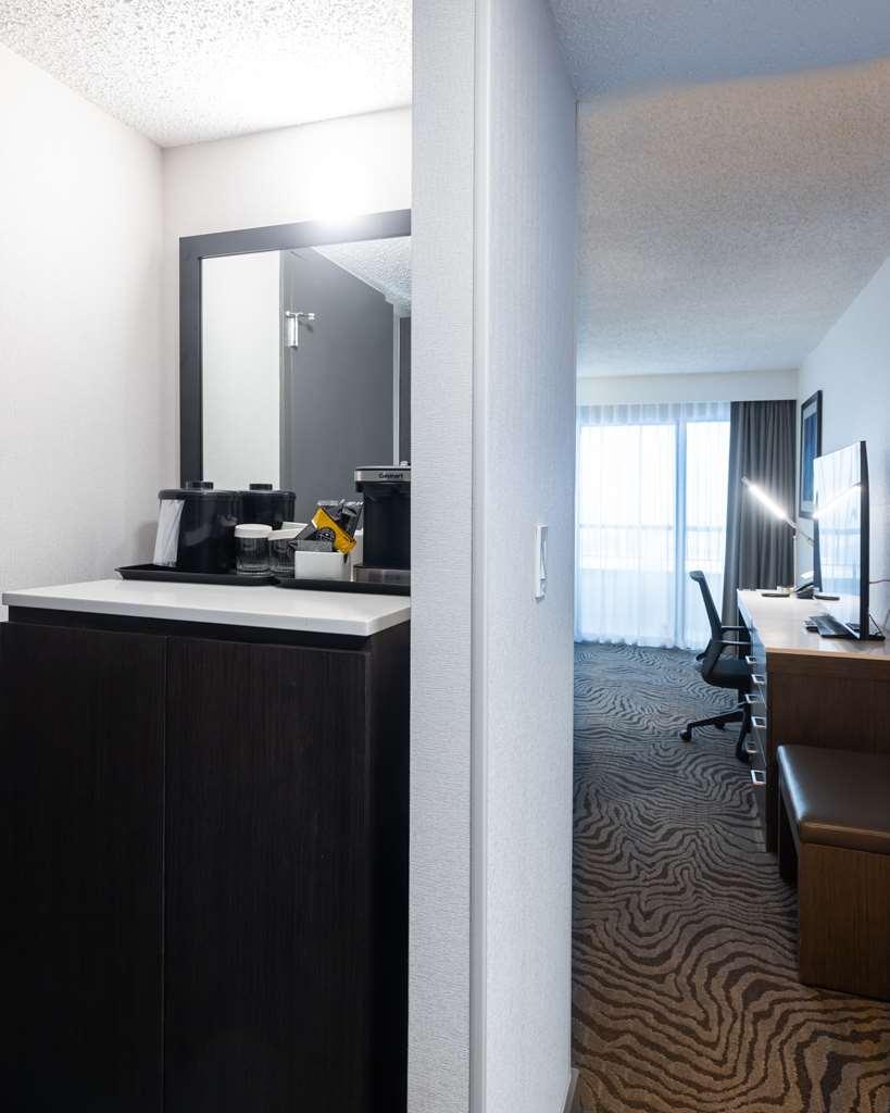 Doubletree By Hilton Calgary North Hotel Kamer foto