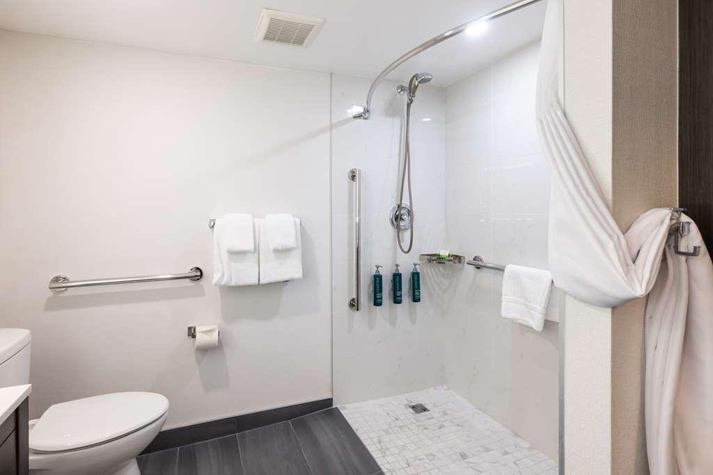 Doubletree By Hilton Calgary North Hotel Buitenkant foto
